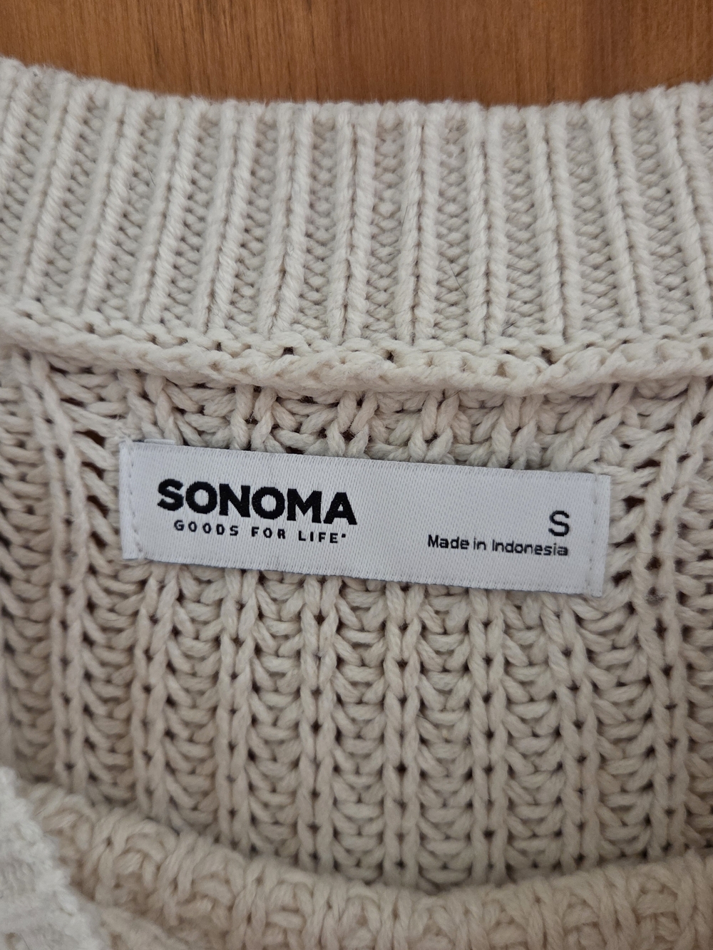 Light Natural Cream To White Sleeveless Knit Sweater Tank Top - - Picture 2 of 5